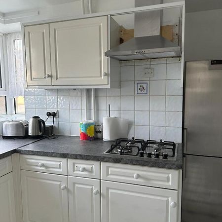 Spacious 2 Bed Flat Barking  Eksteriør billede