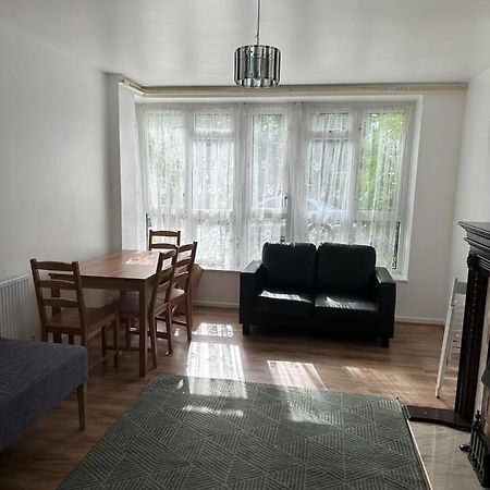 Spacious 2 Bed Flat Barking  Eksteriør billede