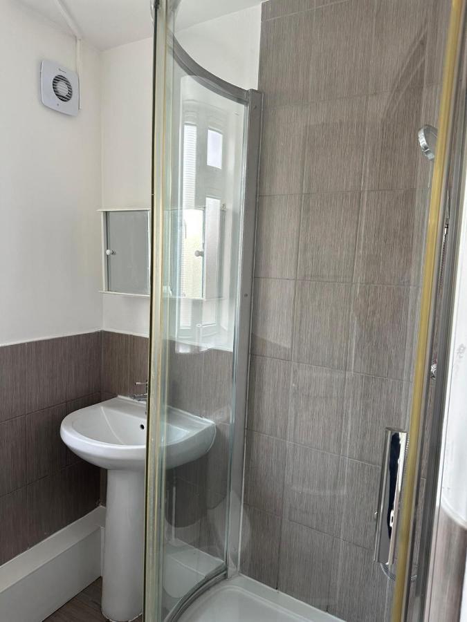 Spacious 2 Bed Flat Barking  Eksteriør billede