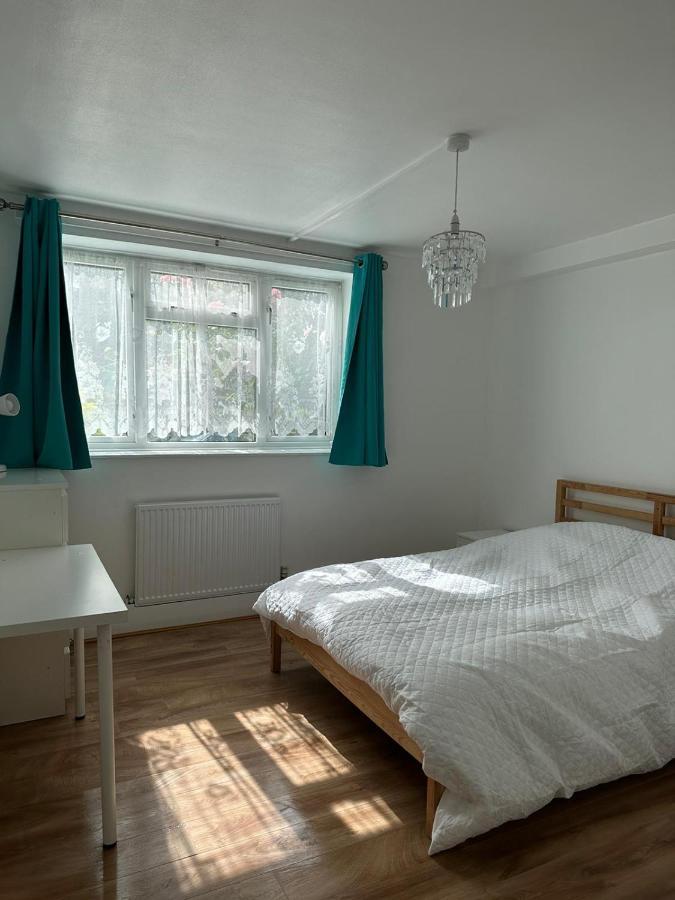 Spacious 2 Bed Flat Barking  Eksteriør billede